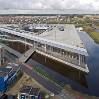 Winkelcentrum Weidevenne met Deen en Vomar Purmerend