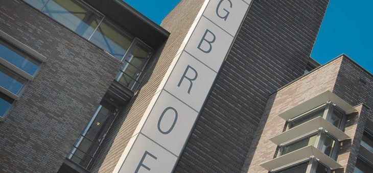 Stadsdeelkantoor , politiebureau, bibliotheek, Albert Heijn, woningen Segbroek Den Haag